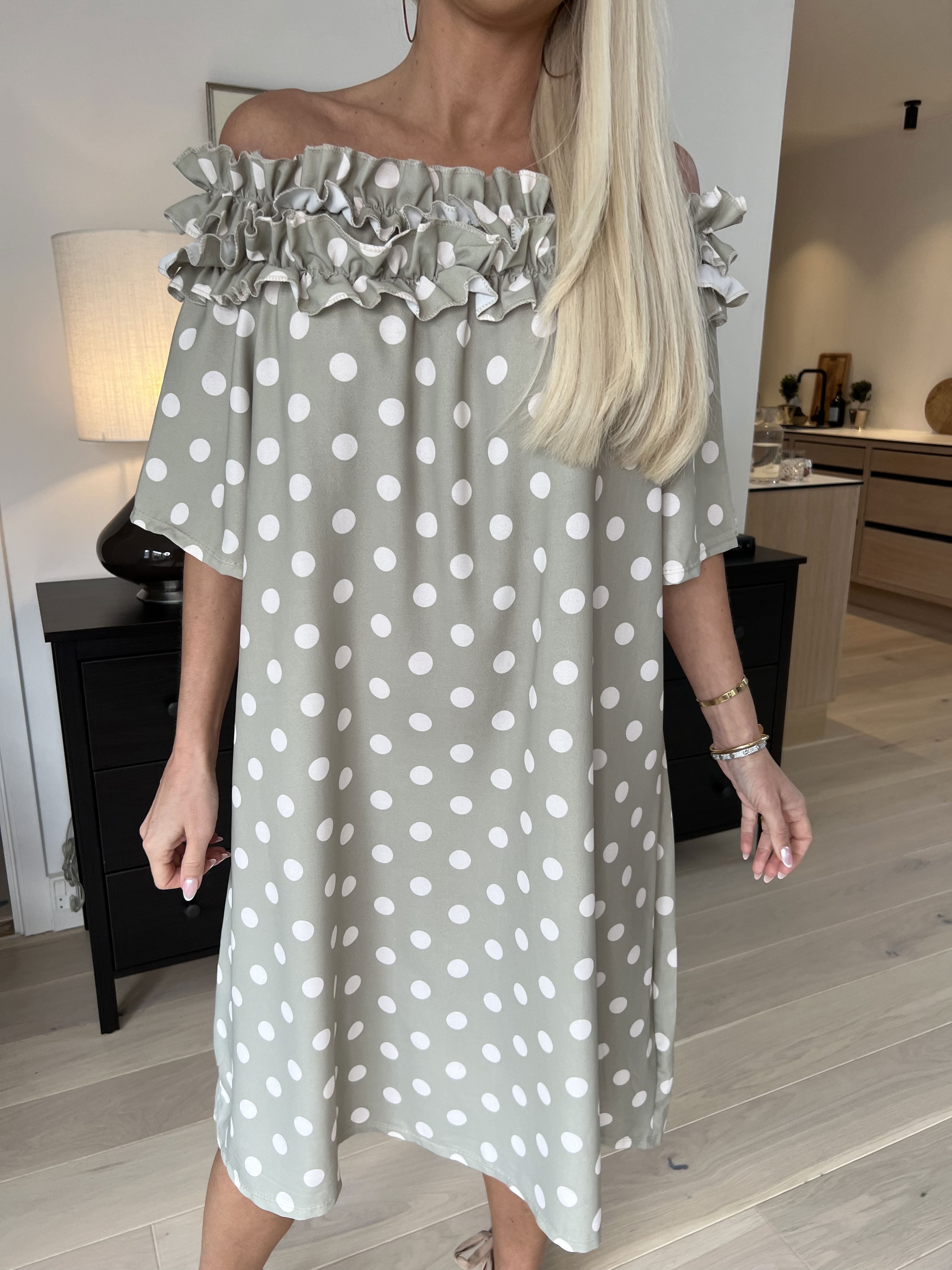 Chili Sleeveless Dress Dot - Kjole med prikker og flæser